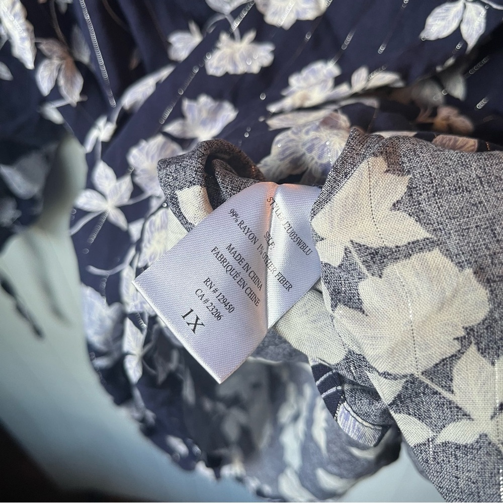 Navy and White Floral Silver Metallic Blouse - Picture 6 of 6